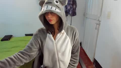 Snapshot of slone03 chatting on 11/20/25, 07:57 slone03 online show from 11/20/25, 07:57