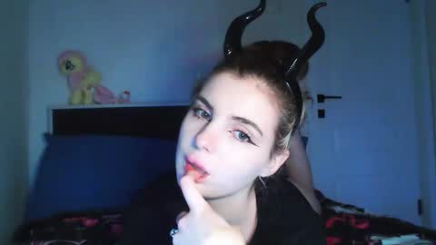 Snapshot of sloomonata chatting on 11/01/25, 04:14 sloomonata online show from 11/01/25, 04:14