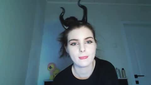 Snapshot of sloomonata chatting on 11/02/25, 03:42 sloomonata online show from 11/02/25, 03:42