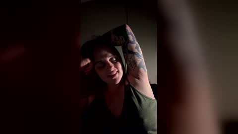 Snapshot of slsandltr chatting on 04/21/26, 07:03 slsandltr online show from 04/21/26, 07:03