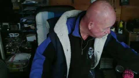 Snapshot of slutboybot chatting on 11/04/25, 10:03 slutboybot online show from 11/04/25, 10:03