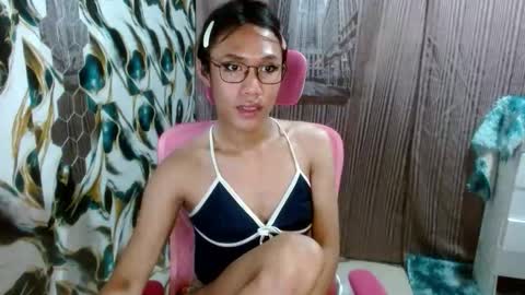 Snapshot of slutqueen_raz chatting on 03/28/26, 01:05 Raz online show from 03/28/26, 01:05