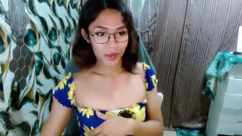 Snapshot of slutqueen_raz chatting on 04/05/26, 03:20 Raz online show from 04/05/26, 03:20