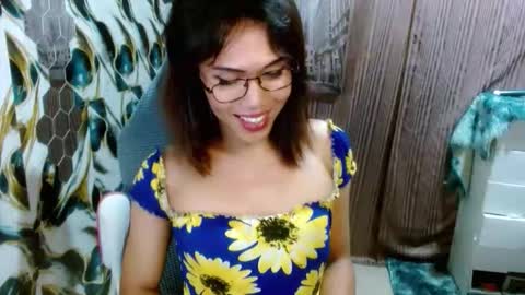 Snapshot of slutqueen_raz chatting on 04/08/26, 02:17 Raz online show from 04/08/26, 02:17