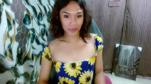 Snapshot of slutqueen_raz chatting on 04/27/26, 04:05 Raz online show from 04/27/26, 04:05