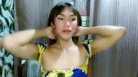Snapshot of slutqueen_raz chatting on 06/15/26, 11:45 Raz online show from 06/15/26, 11:45