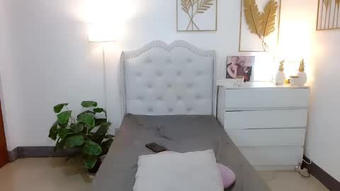 Snapshot of slutty_aurora chatting on 02/17/25, 04:48 slutty_aurora online show from 02/17/25, 04:48