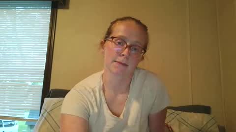 Snapshot of slutty_redhead3 chatting on 10/24/25, 10:39 Slutty redhead3 online show from 10/24/25, 10:39