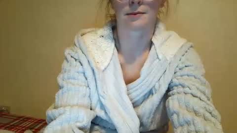 Snapshot of slutty_redhead3 chatting on 12/16/25, 01:10 Slutty redhead3 online show from 12/16/25, 01:10