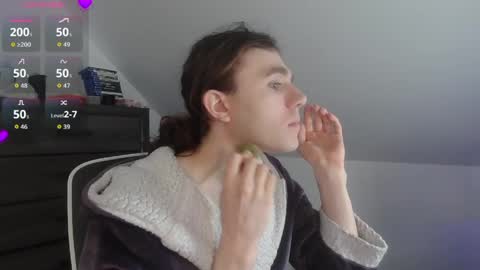 Snapshot of sluttyhorrorparty chatting on 03/23/26, 04:44 Natsu online show from 03/23/26, 04:44