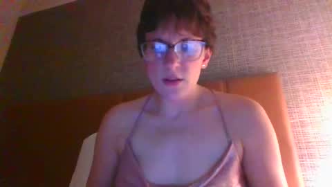 Snapshot of sluttymommie chatting on 04/24/26, 08:06 Alwaysthirsty online show from 04/24/26, 08:06