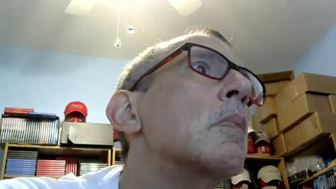 Snapshot of sluttyslave81 chatting on 06/13/26, 02:37 sluttyslave81 online show from 06/13/26, 02:37