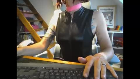 Snapshot of sluttytoy83 chatting on 05/04/26, 06:15 sluttytoy83 online show from 05/04/26, 06:15