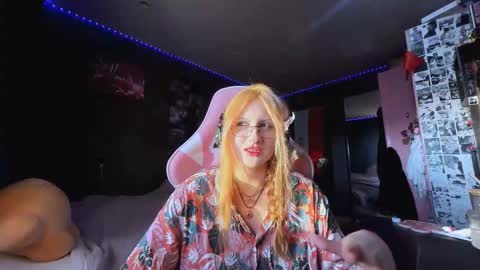 Snapshot of slyviabuffum chatting on 10/19/25, 02:01 Diana online show from 10/19/25, 02:01