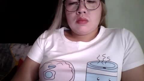 Snapshot of small_boobs59 chatting on 03/04/25, 08:02 Lovewella online show from 03/04/25, 08:02