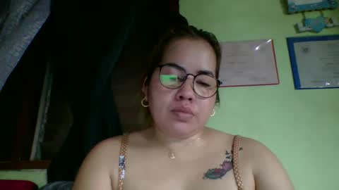 Snapshot of small_boobs59 chatting on 03/18/26, 06:38 Lovewella online show from 03/18/26, 06:38