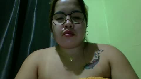Snapshot of small_boobs59 chatting on 04/27/26, 03:43 Lovewella online show from 04/27/26, 03:43