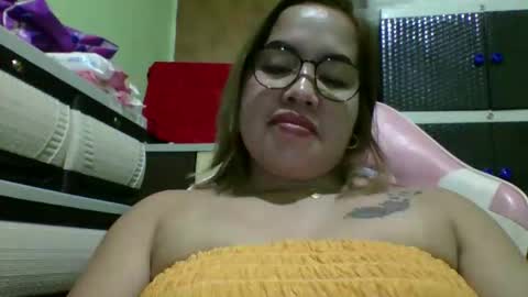 Snapshot of small_boobs59 chatting on 05/03/26, 04:46 Lovewella online show from 05/03/26, 04:46