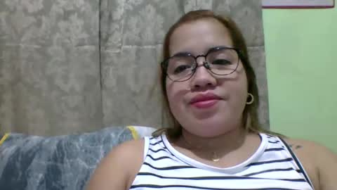 Snapshot of small_boobs59 chatting on 05/11/26, 10:21 Lovewella online show from 05/11/26, 10:21