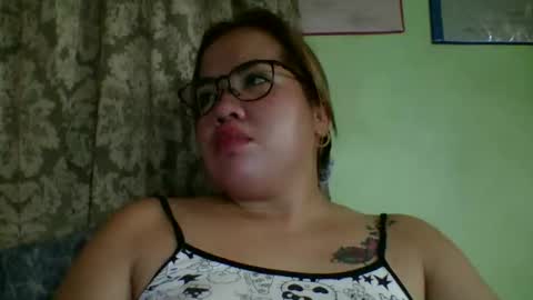 Snapshot of small_boobs59 chatting on 05/13/26, 04:32 Lovewella online show from 05/13/26, 04:32