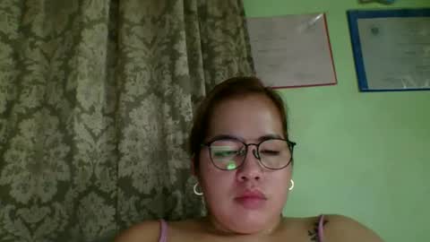 Snapshot of small_boobs59 chatting on 05/18/26, 04:51 Lovewella online show from 05/18/26, 04:51