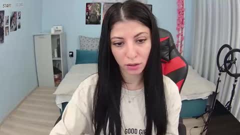 small_horny_girl online show from 10/29/25, 08:27