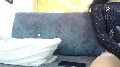 Small Hot19 online show from 03/10/25, 05:50