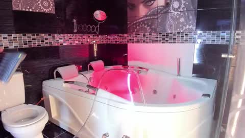 Small Hot19 online show from 09/24/25, 09:34