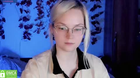 Snapshot of smallimpmeili chatting on 11/21/25, 07:23 smallimpmeili online show from 11/21/25, 07:23