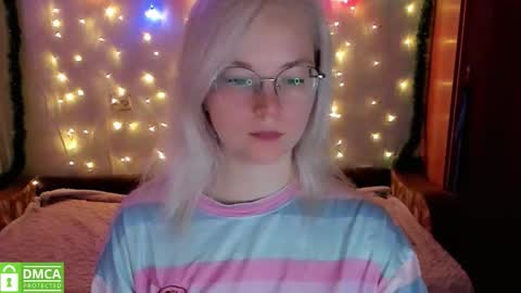 Snapshot of smallimpmeili chatting on 11/27/25, 08:33 smallimpmeili online show from 11/27/25, 08:33