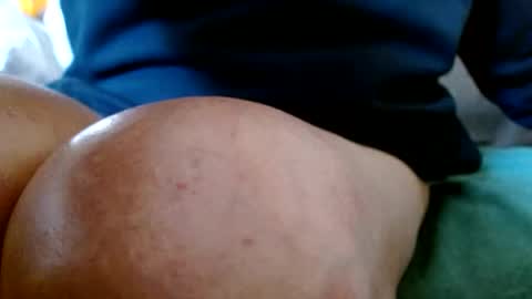 Snapshot of smallmalelass chatting on 10/15/25, 09:48 smallmalelass online show from 10/15/25, 09:48