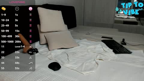 Snapshot of smallnipples chatting on 01/12/25, 10:45 Alex online show from 01/12/25, 10:45