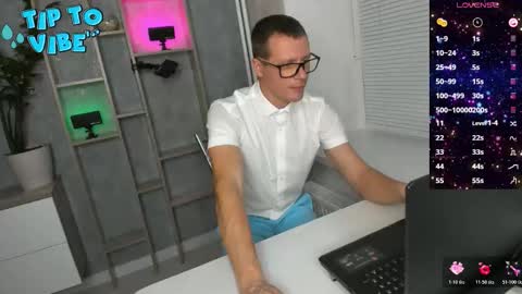 Snapshot of smallnipples chatting on 12/04/25, 06:16 Alex online show from 12/04/25, 06:16