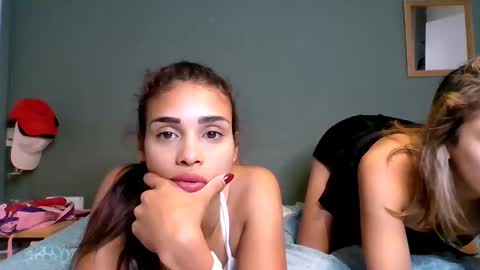 Snapshot of smallparismodel chatting on 12/17/24, 04:32 babyana online show from 12/17/24, 04:32