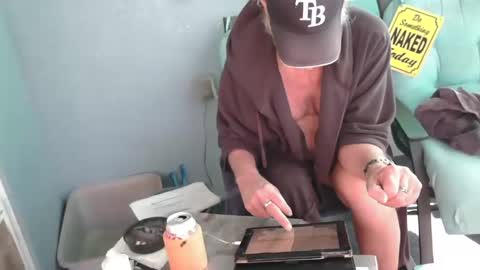 Snapshot of smallpenisbigtongue chatting on 01/12/26, 02:44 Daddy online show from 01/12/26, 02:44