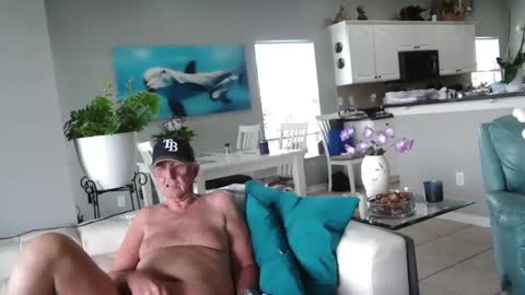 Snapshot of smallpenisbigtongue chatting on 04/02/26, 04:04 Daddy online show from 04/02/26, 04:04