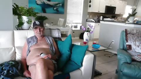 Snapshot of smallpenisbigtongue chatting on 07/22/26, 03:15 Daddy online show from 07/22/26, 03:15