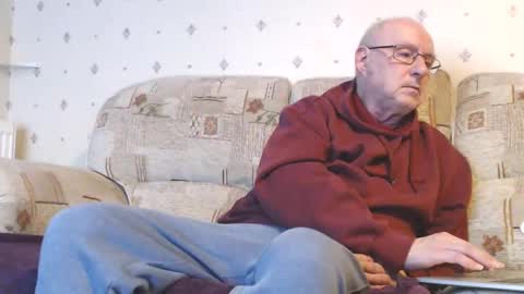 Snapshot of smallsteve562 chatting on 12/02/24, 08:22 Steve online show from 12/02/24, 08:22