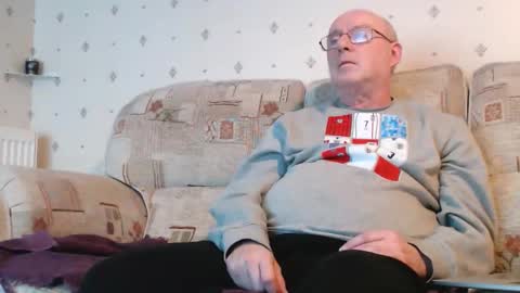 Snapshot of smallsteve562 chatting on 10/29/25, 08:10 Steve online show from 10/29/25, 08:10