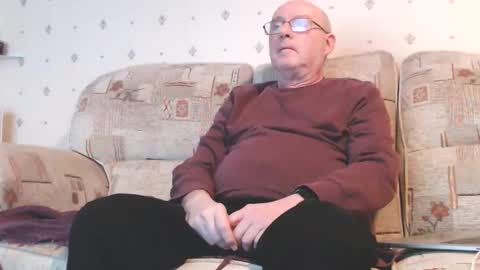 Snapshot of smallsteve562 chatting on 11/23/25, 09:36 Steve online show from 11/23/25, 09:36