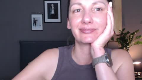 Snapshot of smalltittsbigsoul chatting on 07/08/26, 05:39 Anna no bbbbybybbabebyy just Anna. And dont call me mom please. online show from 07/08/26, 05:39