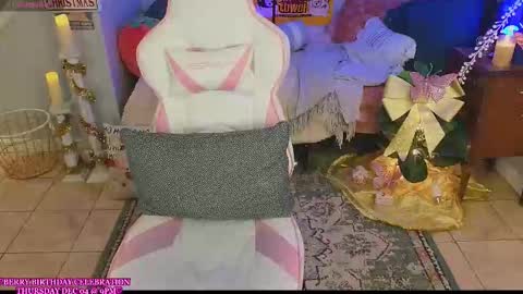 Snapshot of smashberry chatting on 12/04/25, 04:05 bb online show from 12/04/25, 04:05