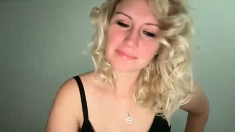 Snapshot of smexxii93 chatting on 12/04/24, 03:43 smexxii93 online show from 12/04/24, 03:43