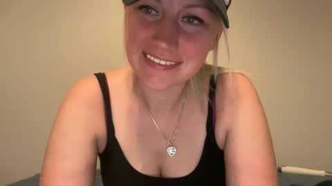 Snapshot of smexxii93 chatting on 12/08/24, 04:35 smexxii93 online show from 12/08/24, 04:35