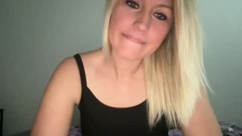 Snapshot of smexxii93 chatting on 12/27/24, 08:50 smexxii93 online show from 12/27/24, 08:50