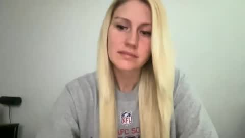 Snapshot of smexxii93 chatting on 10/27/25, 02:10 smexxii93 online show from 10/27/25, 02:10