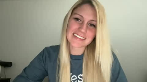 Snapshot of smexxii93 chatting on 10/29/25, 06:31 smexxii93 online show from 10/29/25, 06:31