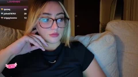 Snapshot of smexy_bun chatting on 03/06/26, 01:02 Smexy online show from 03/06/26, 01:02