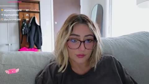 Snapshot of smexy_bun chatting on 03/10/26, 09:20 Smexy online show from 03/10/26, 09:20