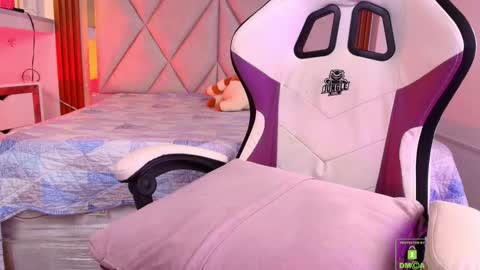 smile__1 online show from 09/24/25, 12:41